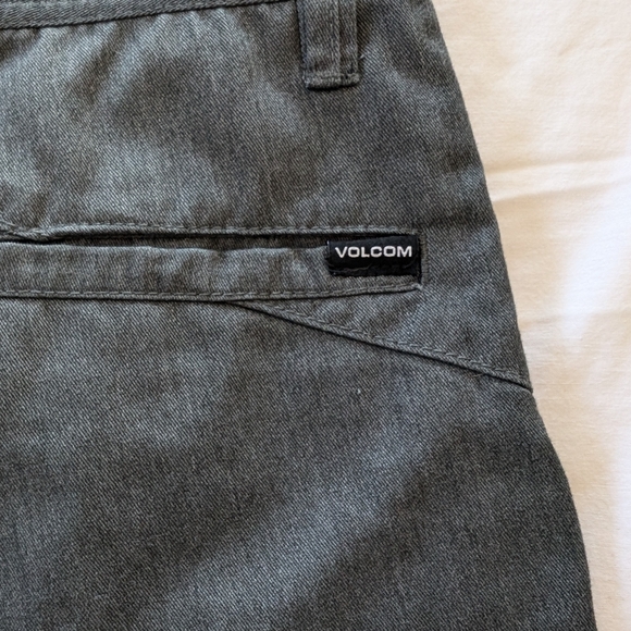 Boys Volcom Gray Shorts - Size 27 - Picture 4 of 5